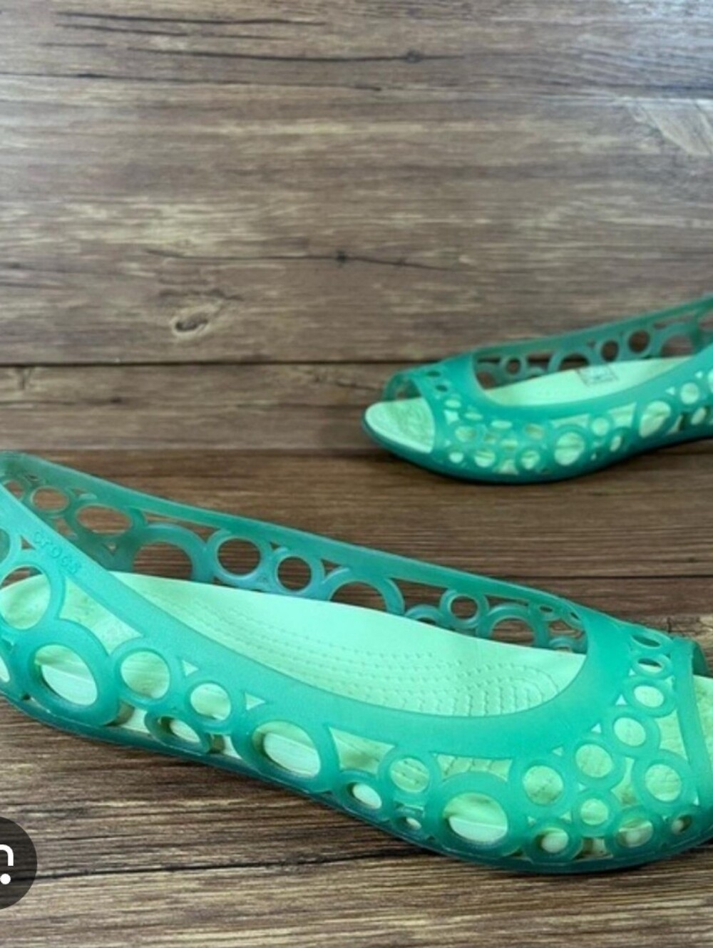 CROCS  Adrina Women's Perforated Open-Toe Flats in Green Size 8 Like New!